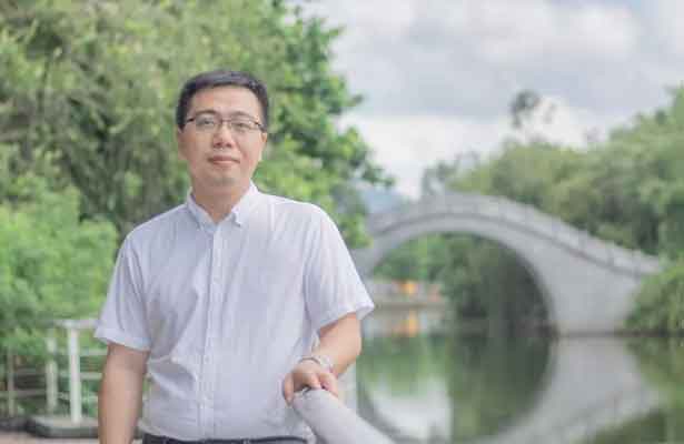 数学与信息公司 黄琼教授